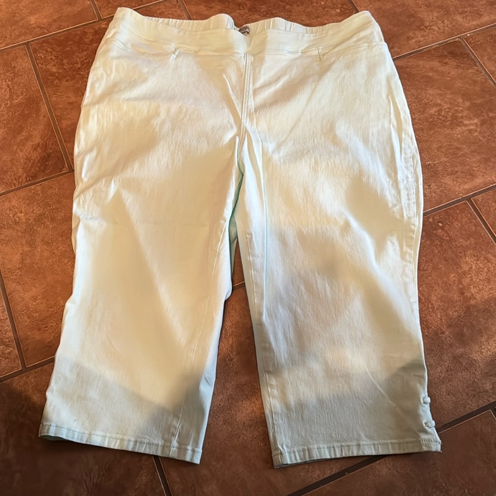 Catherines Capri Pants